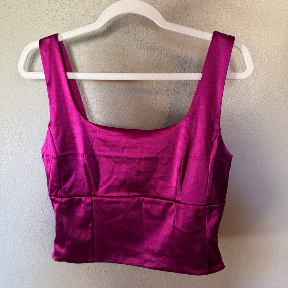 Express Crop  Body Contour Tank Top with Wide Straps